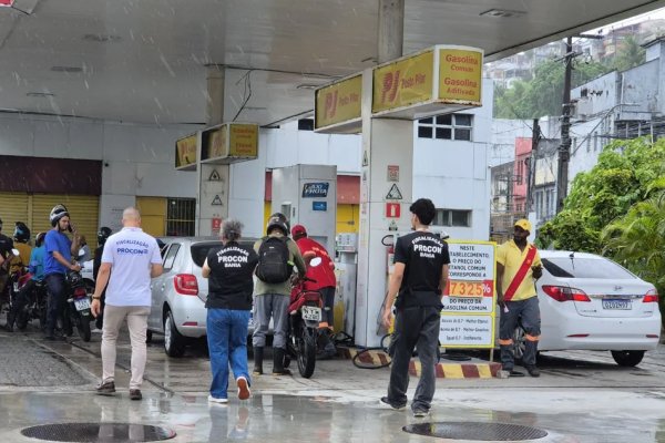 [Governo Lula aciona PF para investigar preços abusivos de combustíveis ]