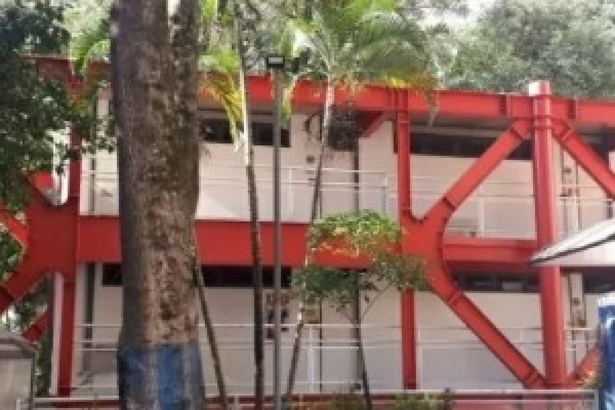 Colégio de elite suspende alunos por criar grupo para votar "meninas mais estupráveis"