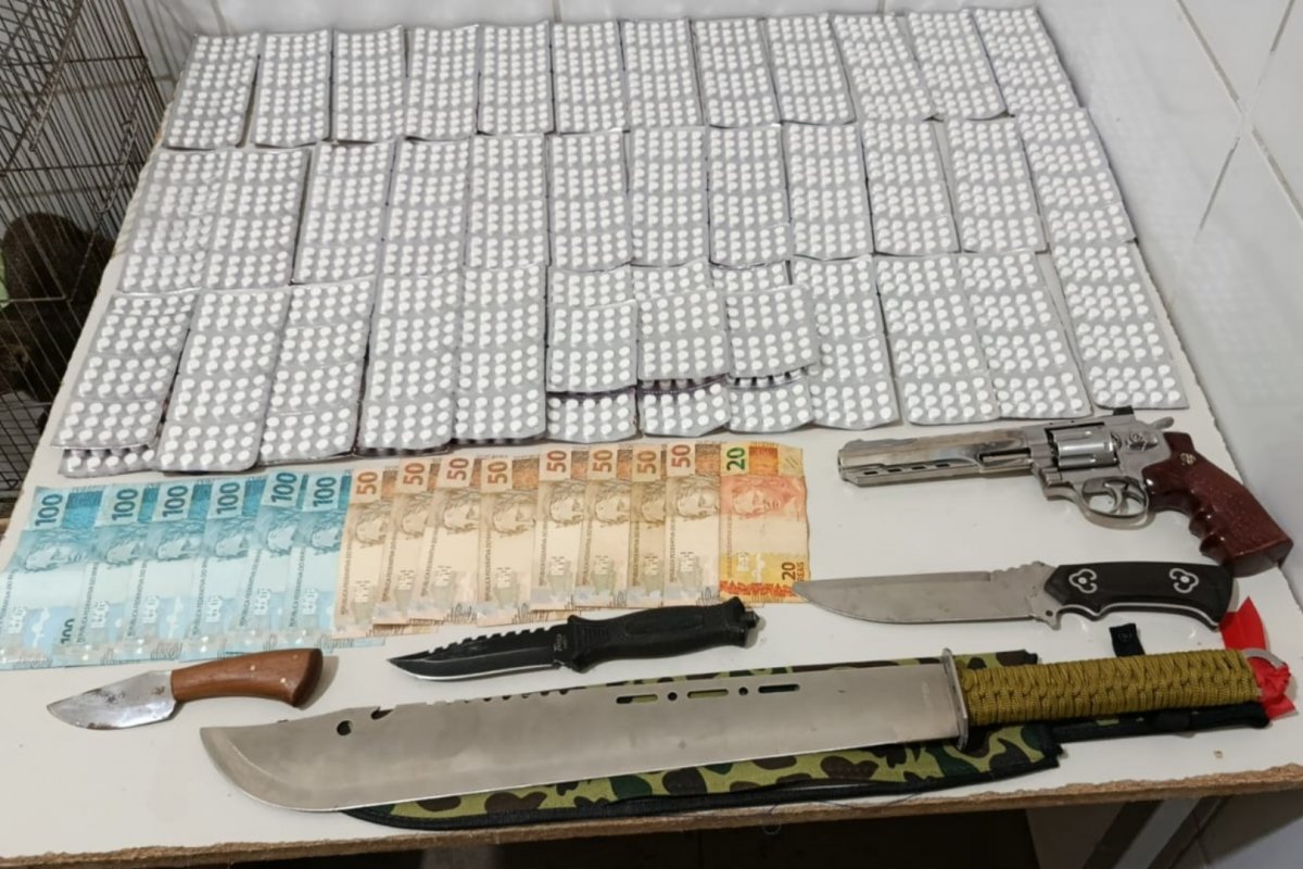 PM prende casal com mais de 168 mil comprimidos de anfetamina e animal silvestre em Juazeiro