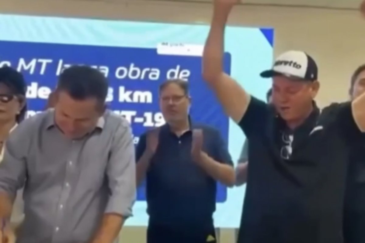 Vídeo: Sem perceber microfone ligado, deputado comemora contrato de empresa vinculada a ele: "Quase R$ 200 milhões só ali"
