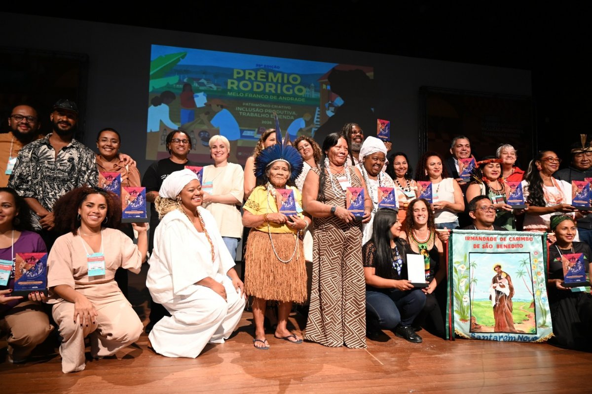 Grupo Marujos Pataxó da Aldeia Mãe Barra Velha transformam ancestralidade em patrimônio vivo com livro, oficinas de música, filmes e álbum inédito!