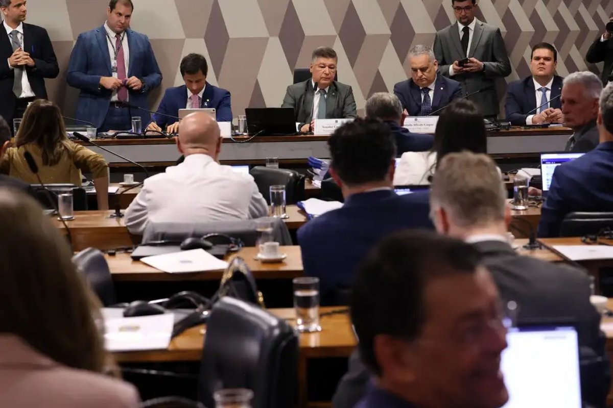 Vídeo: CPMI confirma que número contatado por Vorcaro é do STF