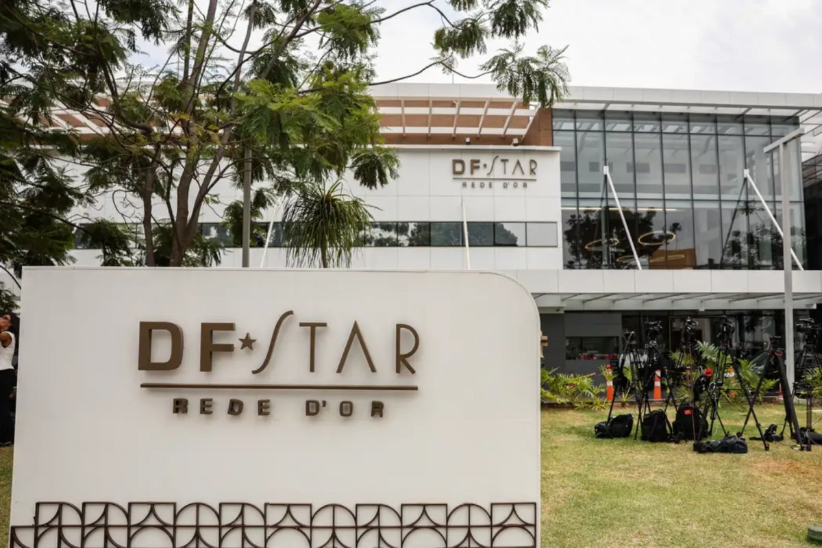 Transferência de Bolsonaro ocorreu por "risco de morte", afirma relatório médico