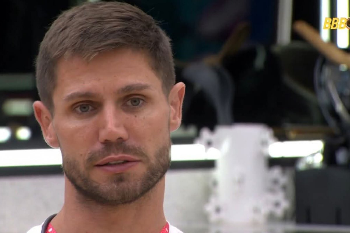 Durante a madrugada, Jonas desabafa com Jordana: “Se for para ir pra casa, eu tô pronto.” ! 