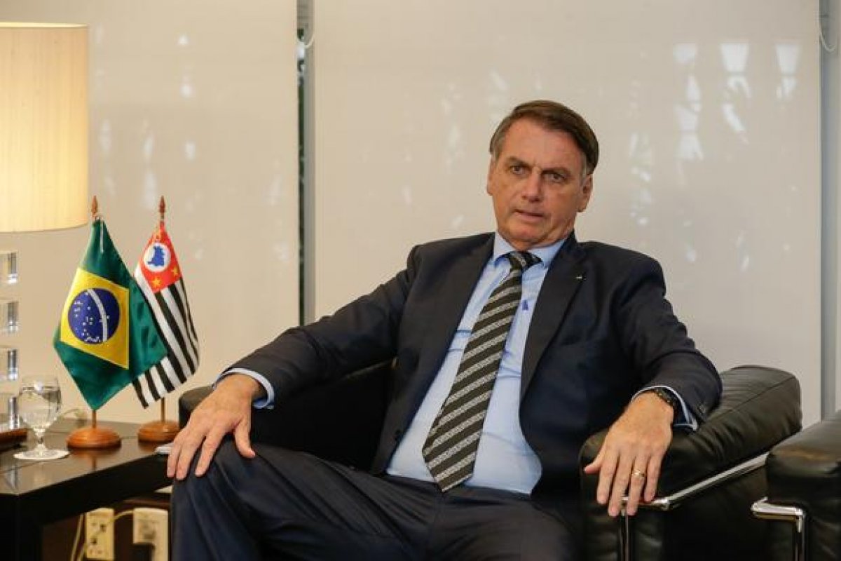 Bolsonaro volta a defender mudanças na tributação dos combustíveis