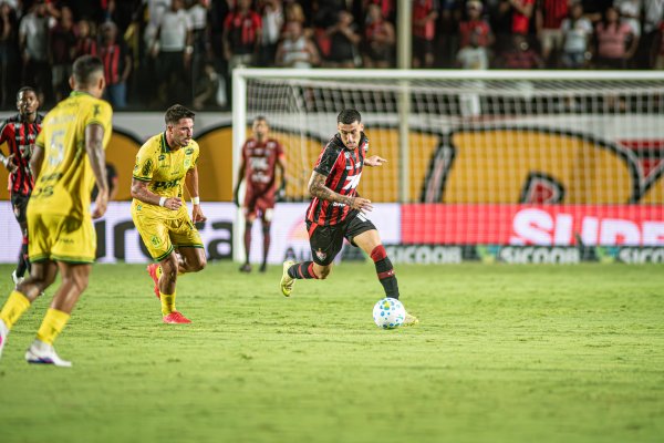 [Vídeo: Com belo gol de Baralhas Vitória vence Mirassol no Barradão; confira ]