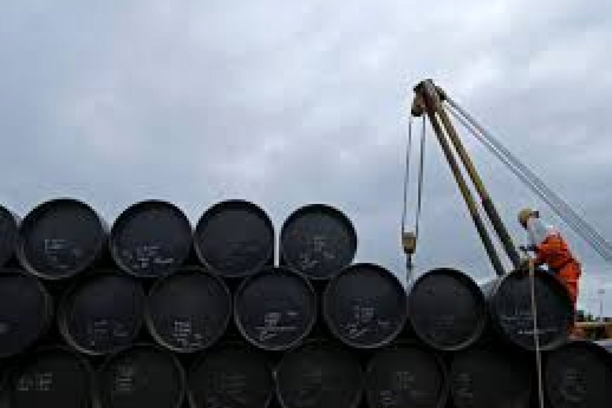 Bolsas europeias operam em baixa após queda do preço do petróleo