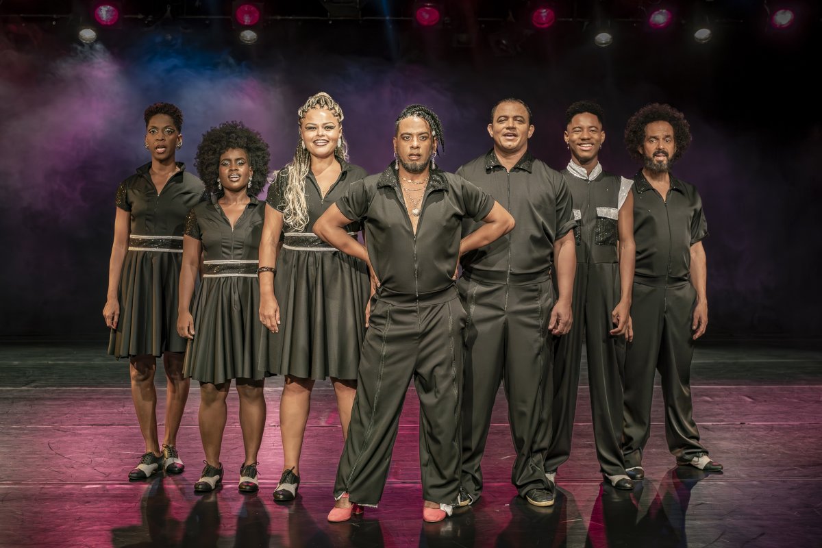 Espetáculo que homenageia Elza Soares retorna aos palcos de Salvador em nova montagem! 