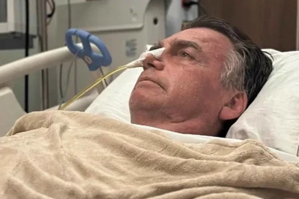 Bolsonaro tem melhora e pode deixar a UTI nas próximas 24h, diz boletim médico