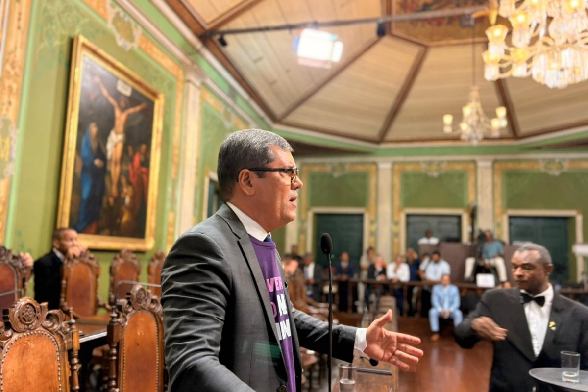 Vereador aponta irregularidades e pede suspensão de leilão do Centro de Convenções