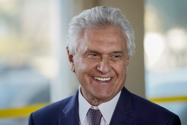 [Desistência de Ratinho para concorrer à presidência, fortalece nome de Caiado ]