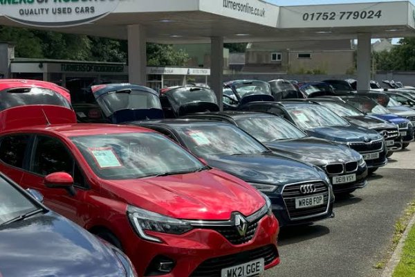 [Carro seminovo desvaloriza até 63% em um ano no Reino Unido ]