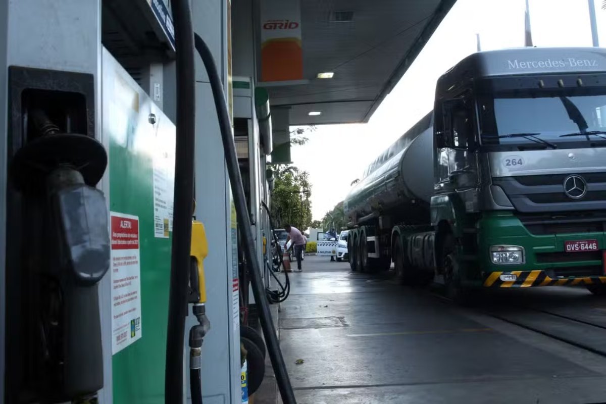 Com alta no preço da gasolina, Governo da Bahia adia alteração na alíquota de ICMS do etanol para junho