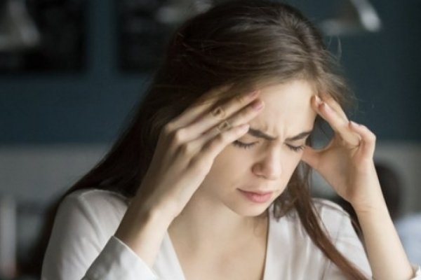 [Dor de cabeça: neurologista explica quando o sintoma exige ida ao pronto atendimento! ]