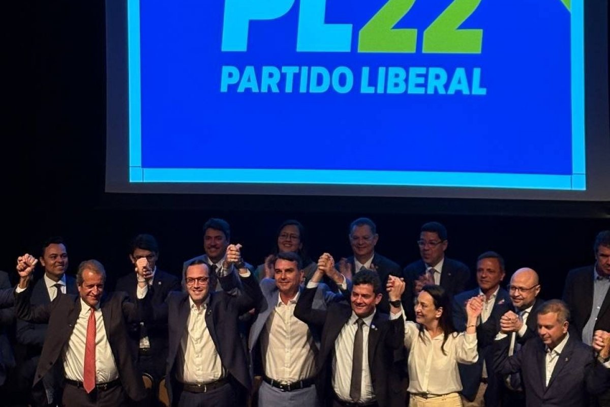 Vídeo: Após Ratinho Jr. recuar do Planalto, Flávio sugere apoio a Moro no Paraná