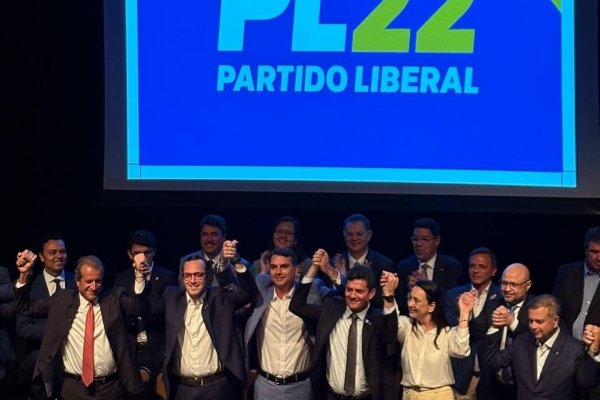 [Vídeo: Após Ratinho Jr. recuar do Planalto, Flávio sugere apoio a Moro no Paraná]