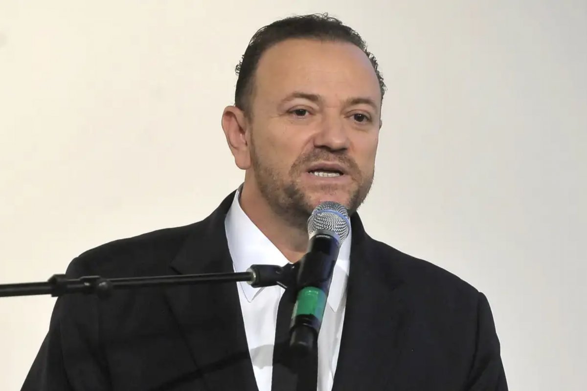 Contrato com o Banco Master é problema da nora de Jaques Wagner, afirma presidente do PT