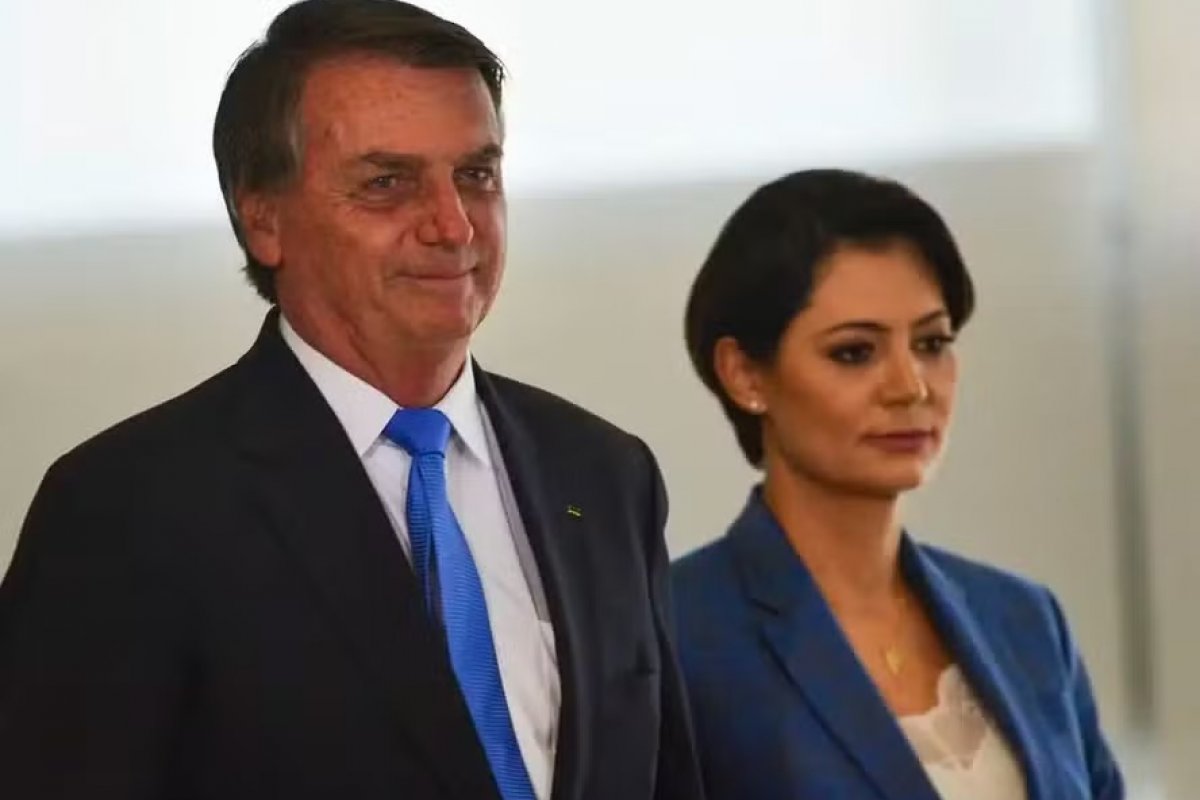 Michelle comemora prisão domiciliar de Bolsonaro, autorizada 1 dia após encontro com Moraes