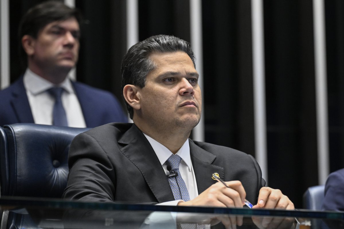  Áudio: Davi Alcolumbre articula ataque a prefeito do Macapá com aliado