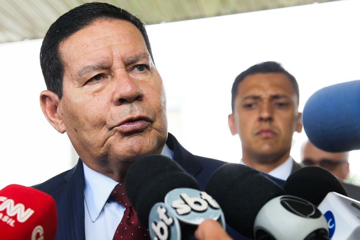 Mourão diz que pânico com coronavírus não é compatível com realidade