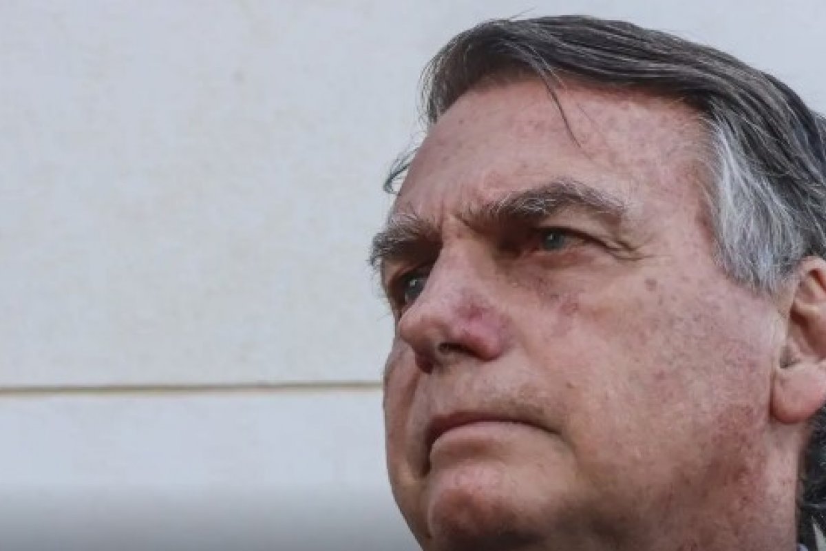 Bolsonaro receberá alta hospitalar na próxima sexta-feira, diz médico da equipe