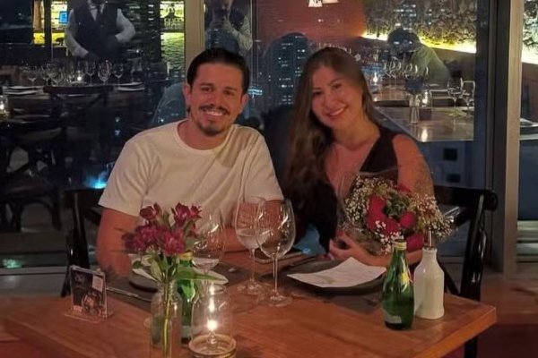 [Jovem é morta a facadas pelo namorado após pedir acesso ao celular dele]