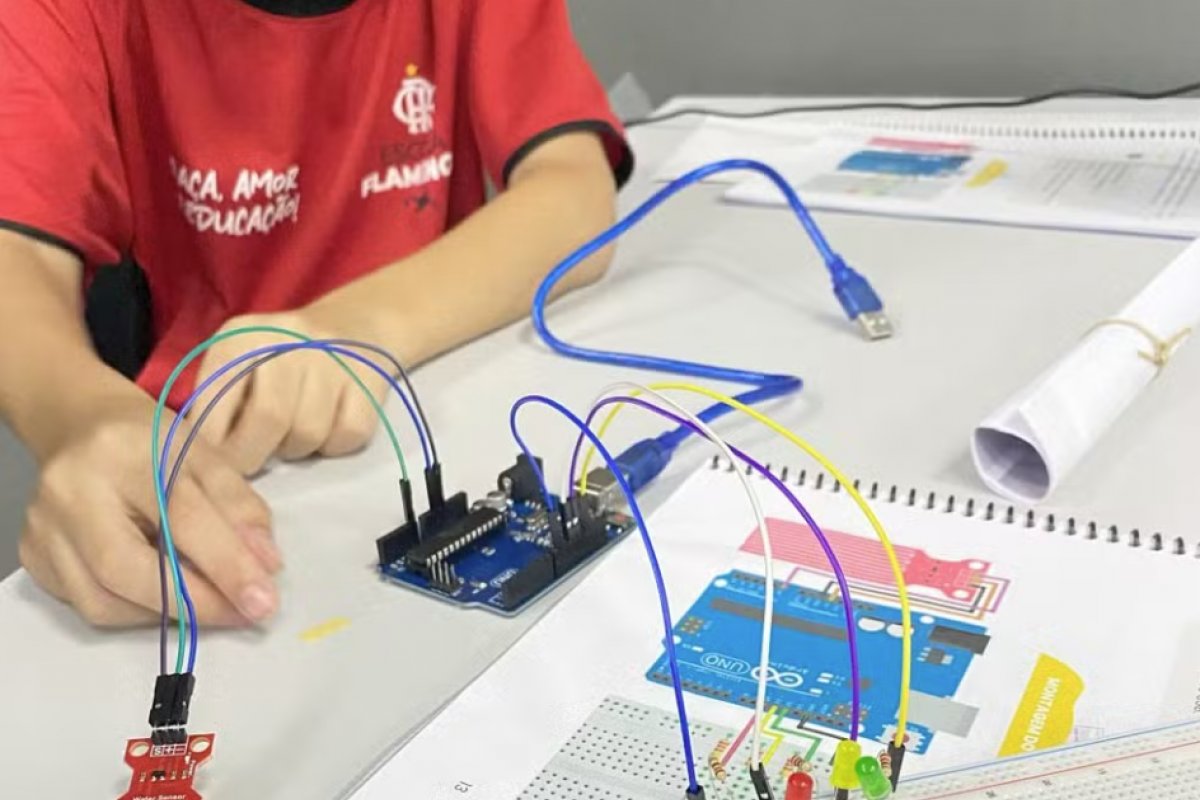 Centro educativo oferece curso gratuito de robótica no subúrbio de Salvador 