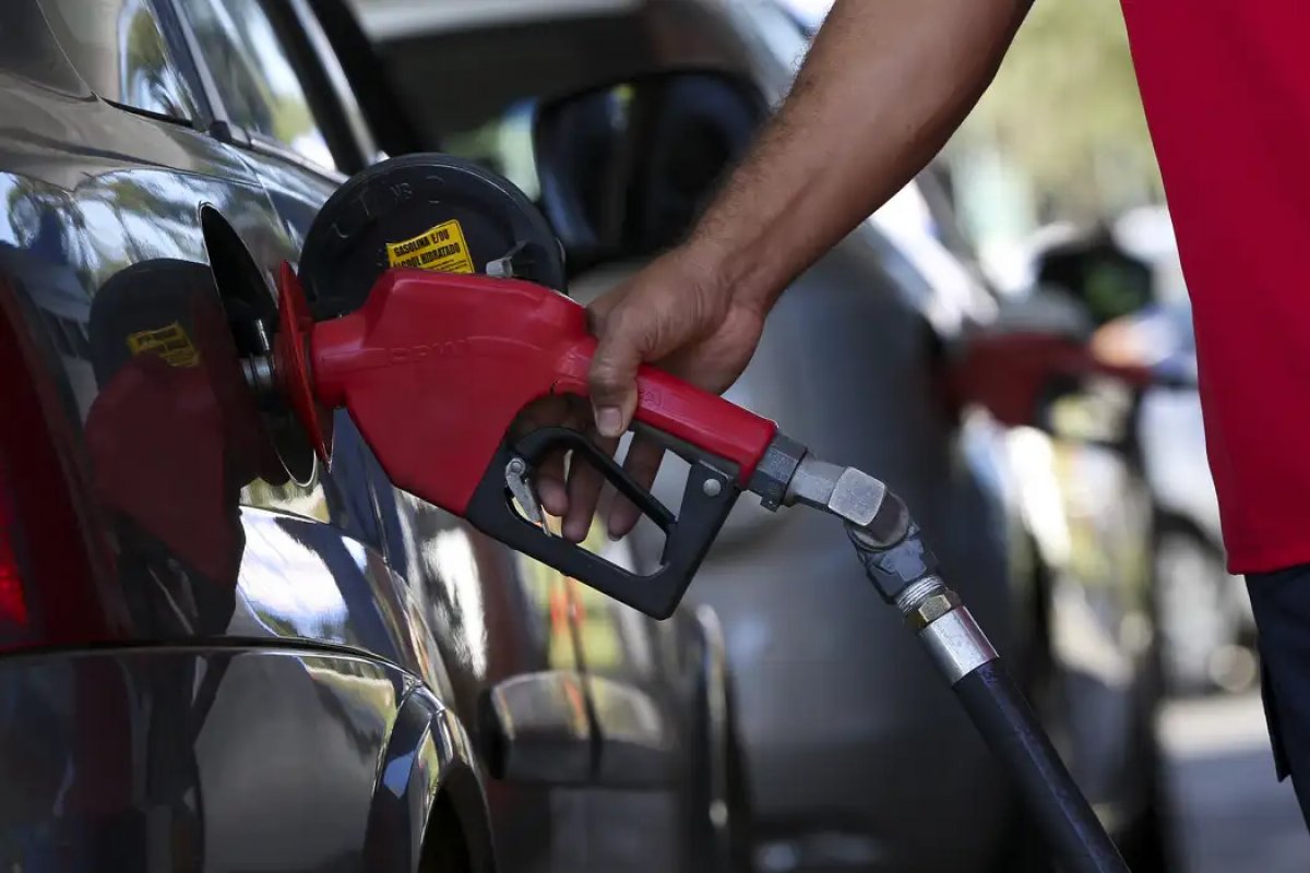 PF realiza operação de fiscalização contra preços abusivos de combustíveis em 11 estados e no DF