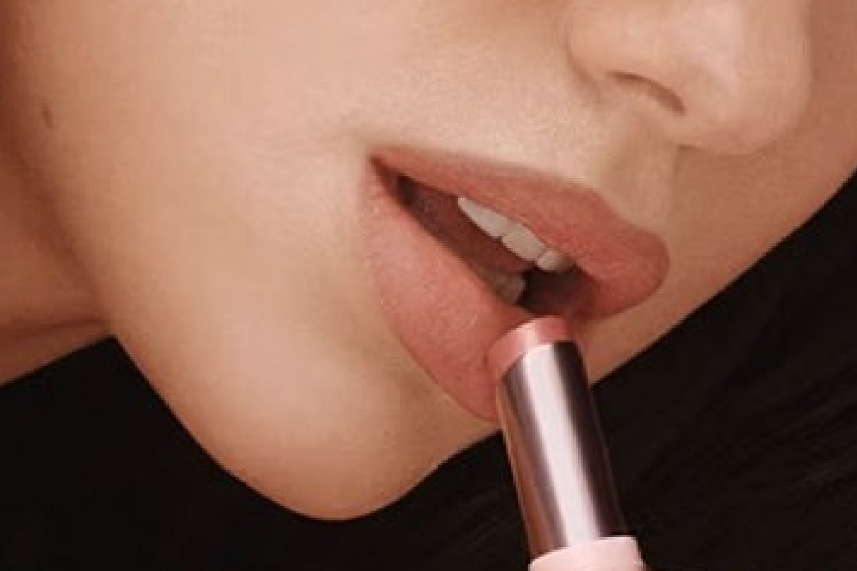 Yves Saint Laurent Beauty lança novos produtos para os lábios, estrelada por Dua Lipa!