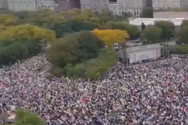 [Milhões vão às ruas nos EUA contra Trump e escalada militar no Irã]