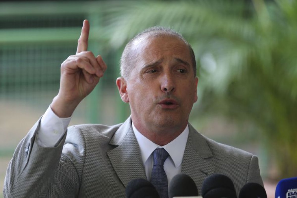 MPF abre prazo para Onyx esclarecer critérios de concessão do Bolsa Família