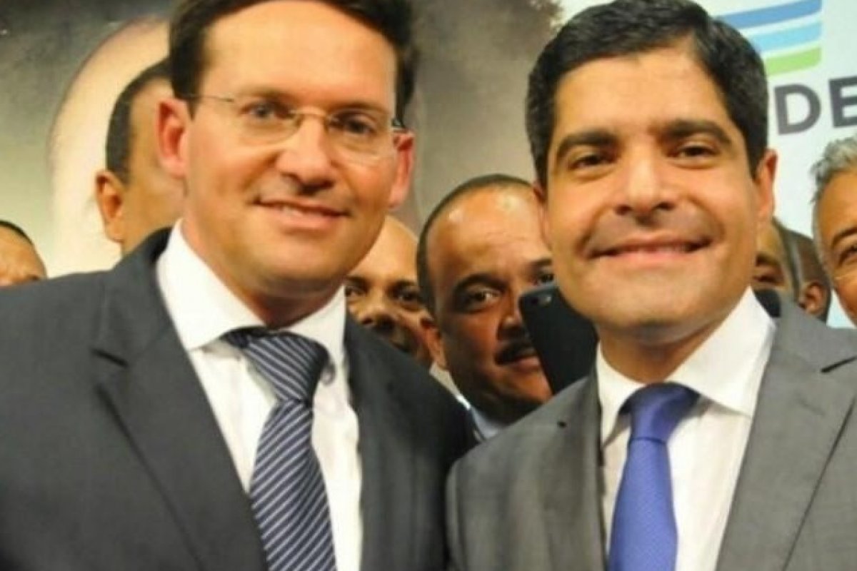 Chapa de ACM Neto ao governo da Bahia aproxima grupo de Flávio Bolsonaro