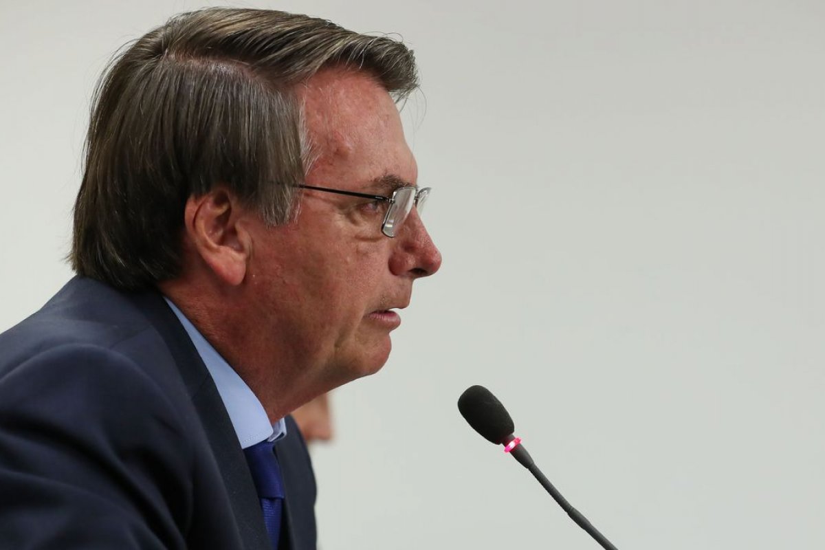 Governo não vai interferir no controle de preços do petróleo, diz Bolsonaro