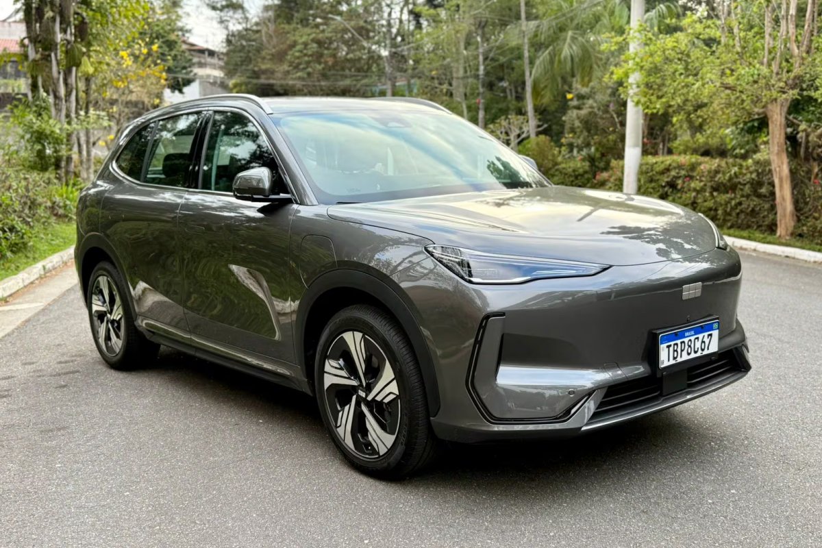 Primeiro lote do Geely EX5 híbrido já está no Brasil