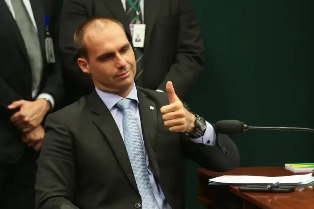 Interrogatório de Eduardo Bolsonaro é marcado para abril no STF; confira