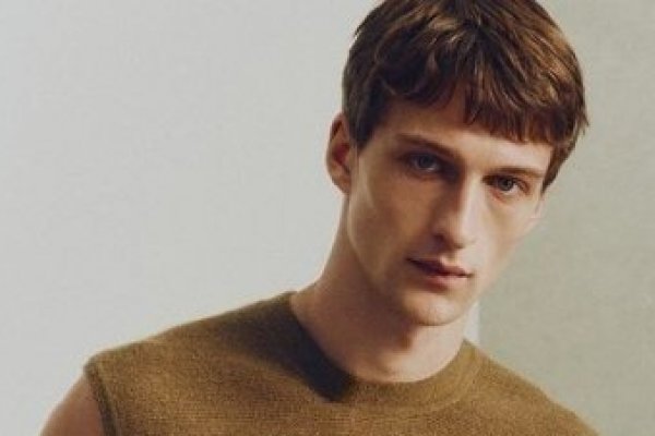 [H&M Atelier segue em direção a horizontes ensolarados com uma nova coleção moldada pelo lifestyle à beira-mar! ]