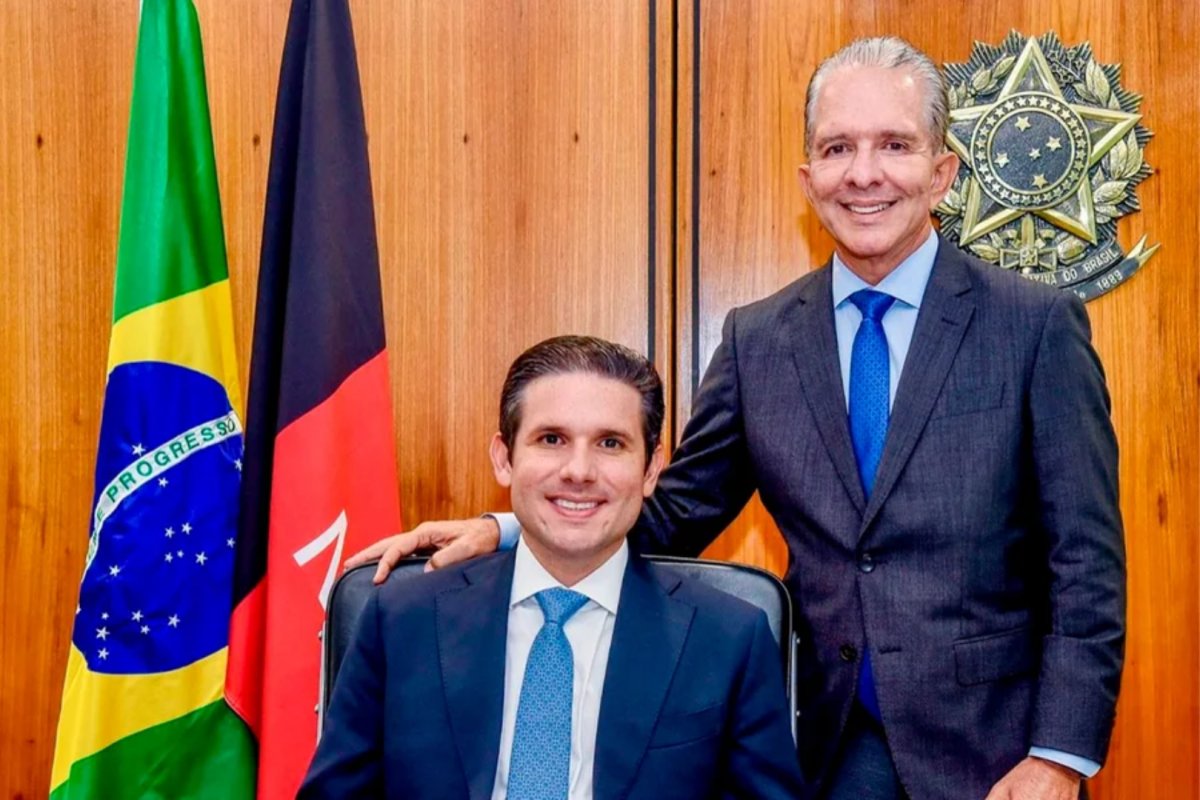 TCU investiga Hugo Motta por repasse de R$ 18 milhões em emendas Pix para pai