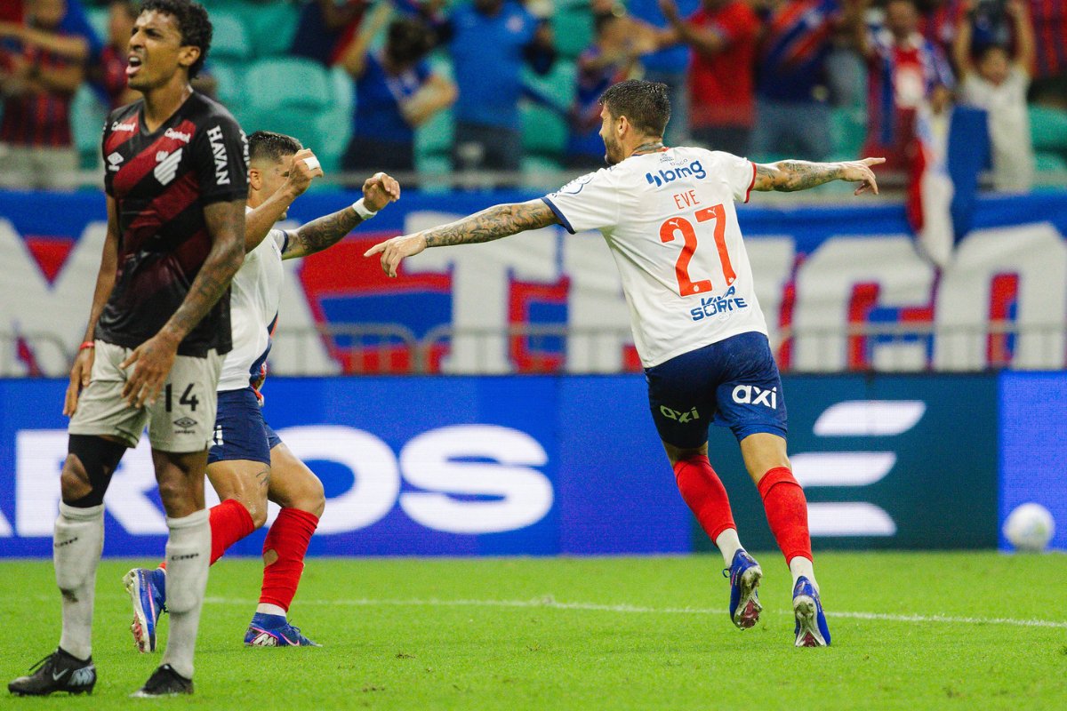 Bahia se recupera após goleada e vence o Athletico com autoridade na Fonte Nova Bahia se recupera após goleada e vence o Athletico com autoridade na Fonte Nova