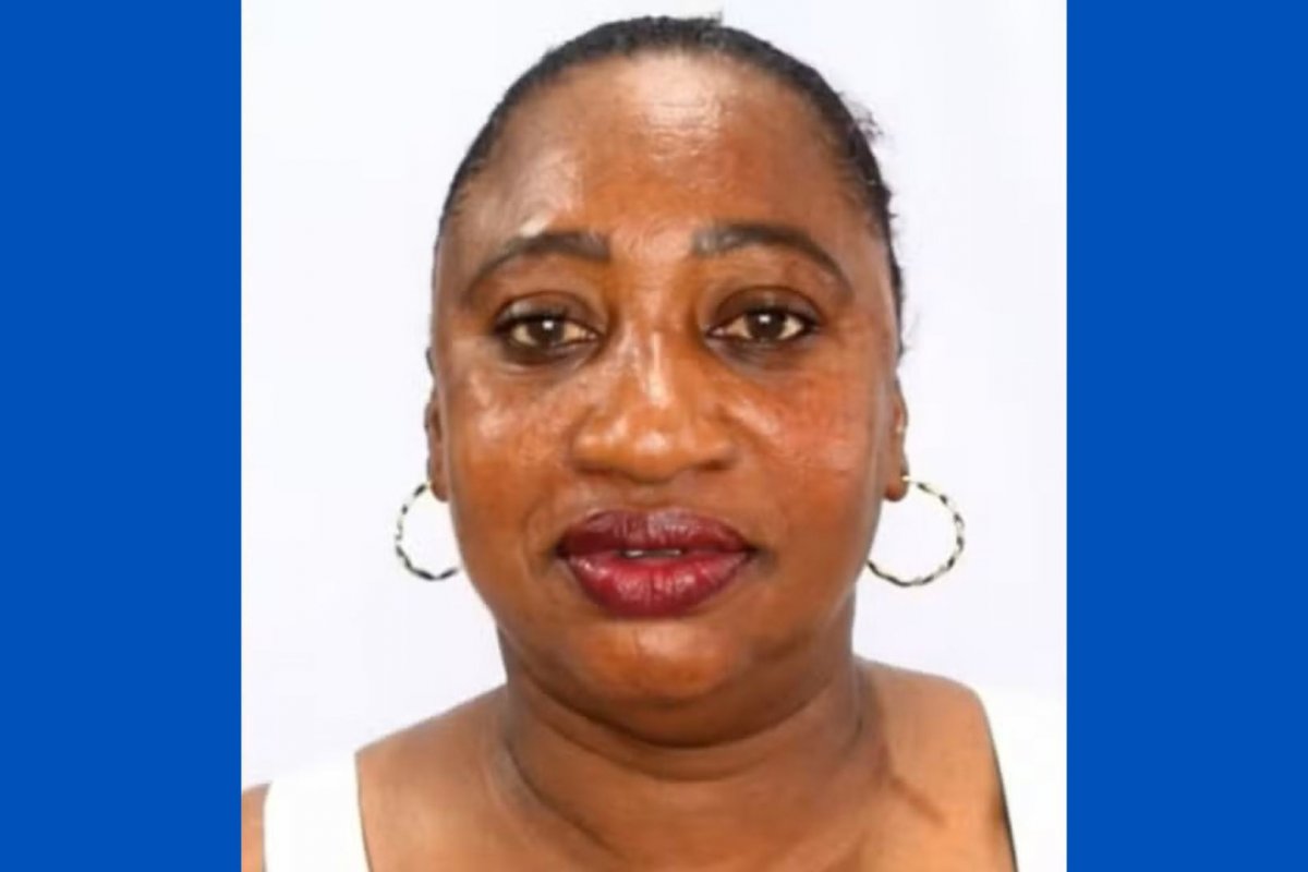 Mulher suspeita de extorquir turistas com "rezas" no Centro Histórico de Salvador é presa