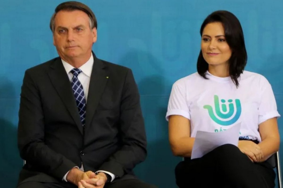 Defesa de bolsonaro quer incluir irmão de Michele como cuidador na prisão domiciliar
