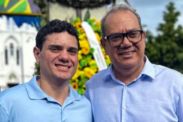 [Mesmo após impasse político, Carlos Muniz confirma filiação do filho ao PSDB]