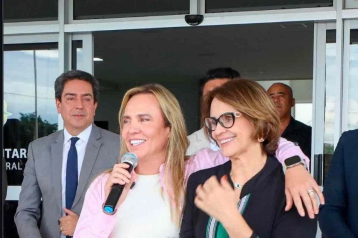 Vídeo: Junto de Damares Alves, governadora do DF evita falar número do PT: 'São 12+1'