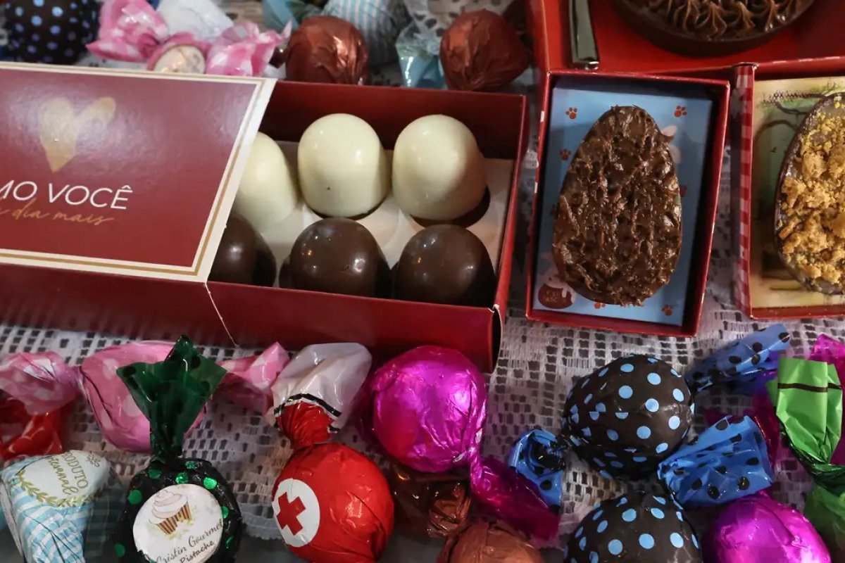 Com ovos de Páscoa e bacalhau caros, consumidor ajusta compras para manter tradição