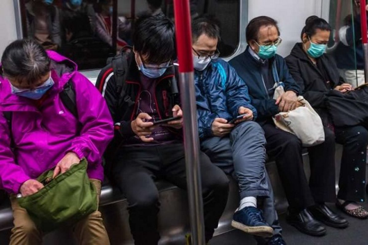 Falsos policiais multam chineses por usarem máscaras na França