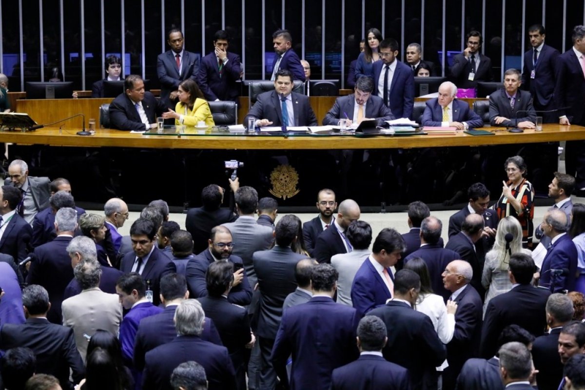 Projetos que mudam regras do orçamento 'impositivo' podem ser votados nesta terça (10)