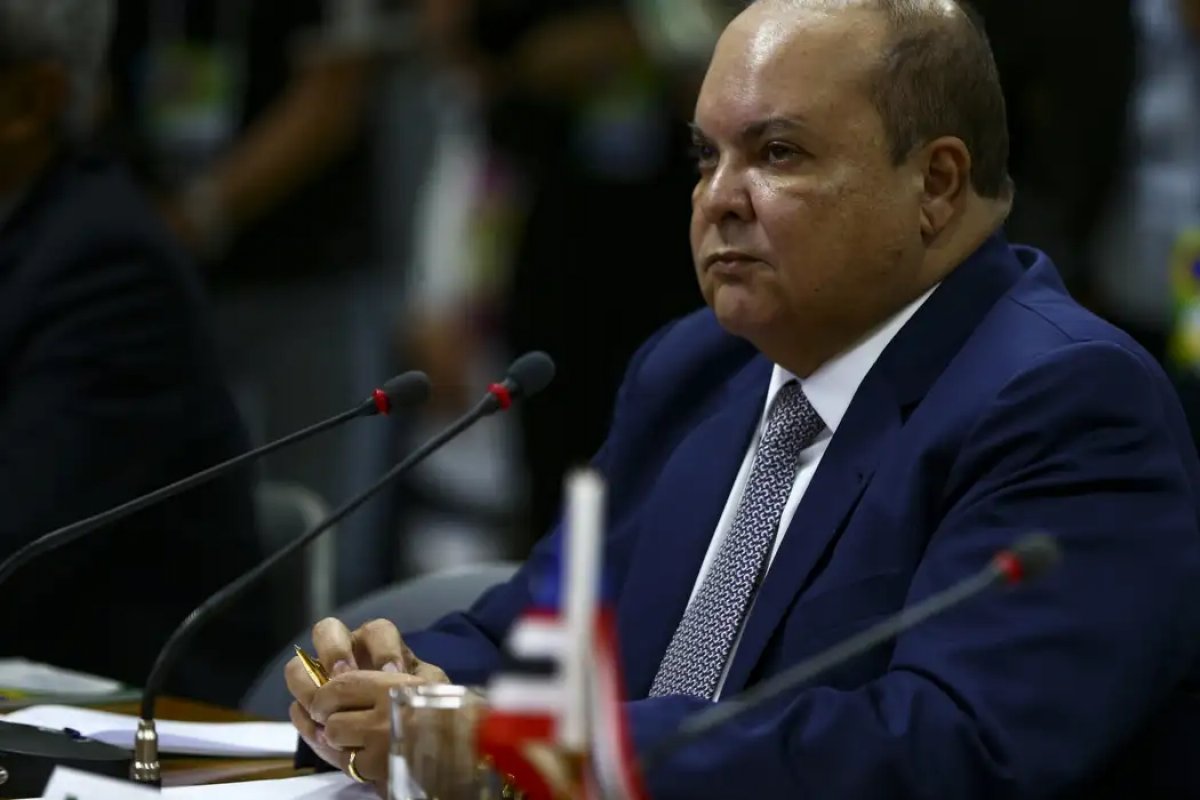 Mendonça desobriga ex-governador Ibaneis Rocha de comparecer à CPI do Crime Organizado