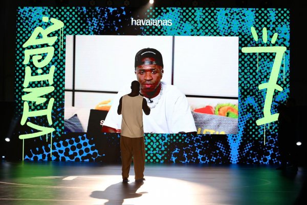 [Onde tudo começou: Havaianas celebra collab com Vini Jr. em São Gonçalo! ]
