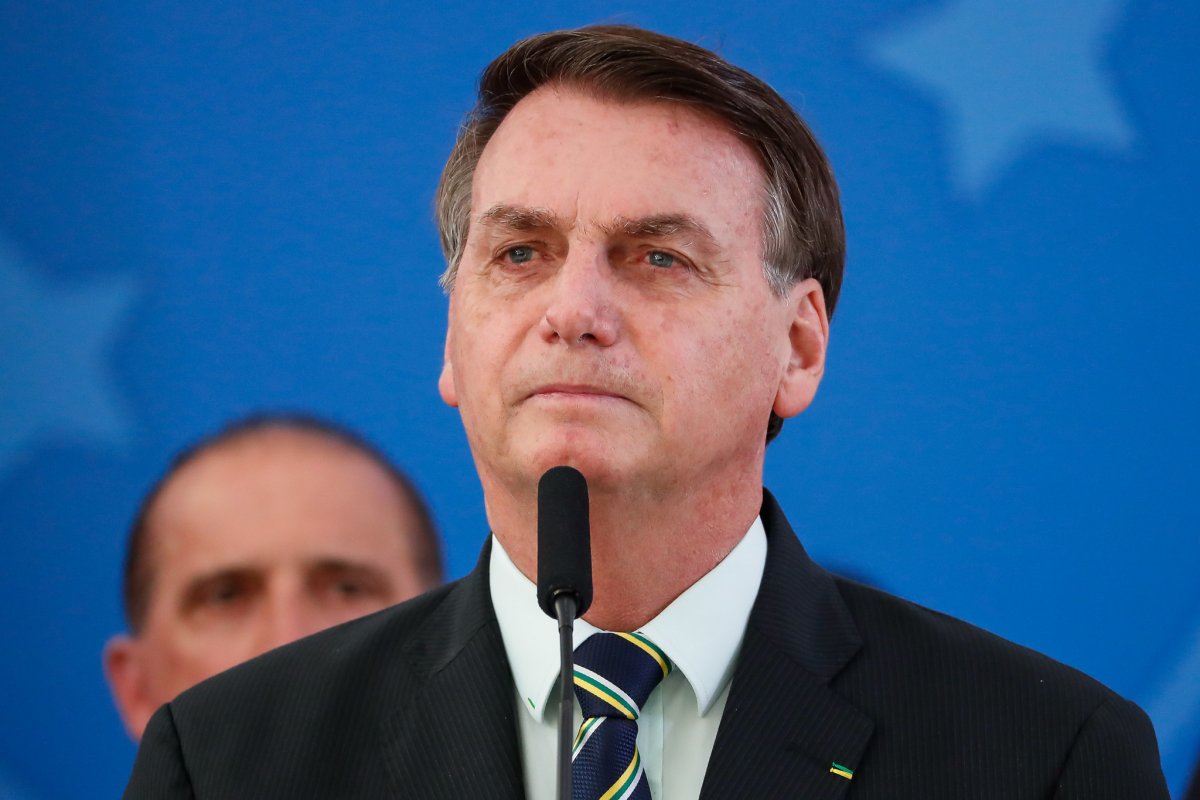 Advogados de Bolsonaro enviam ao STF laudo indicando cirurgia no ombro para ex-presidente