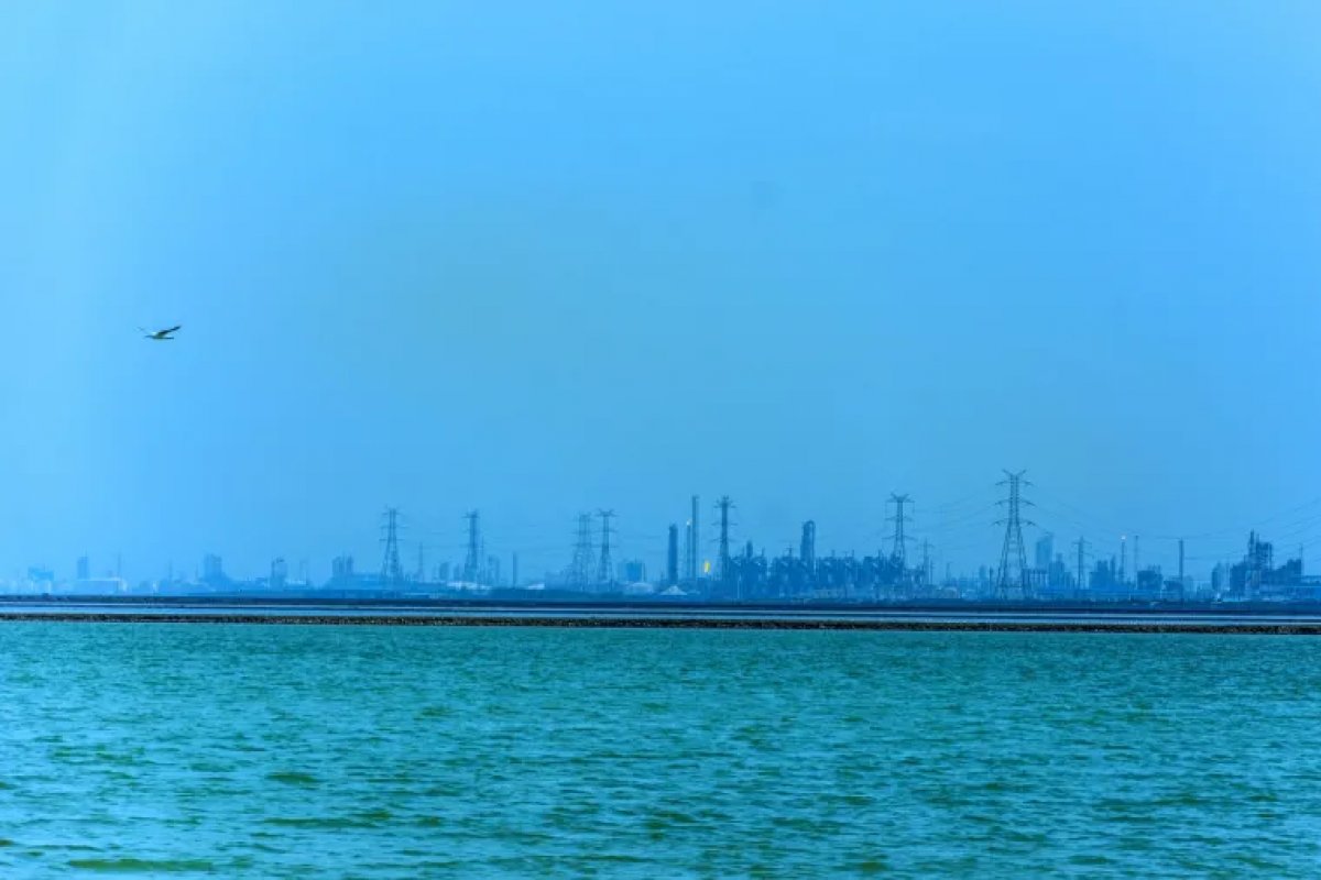 Ataque de Israel a petroquímicas no Irã deixa cinco mortos e 170 feridos Ataque de Israel a petroquímicas no Irã deixa cinco mortos e 170 feridos