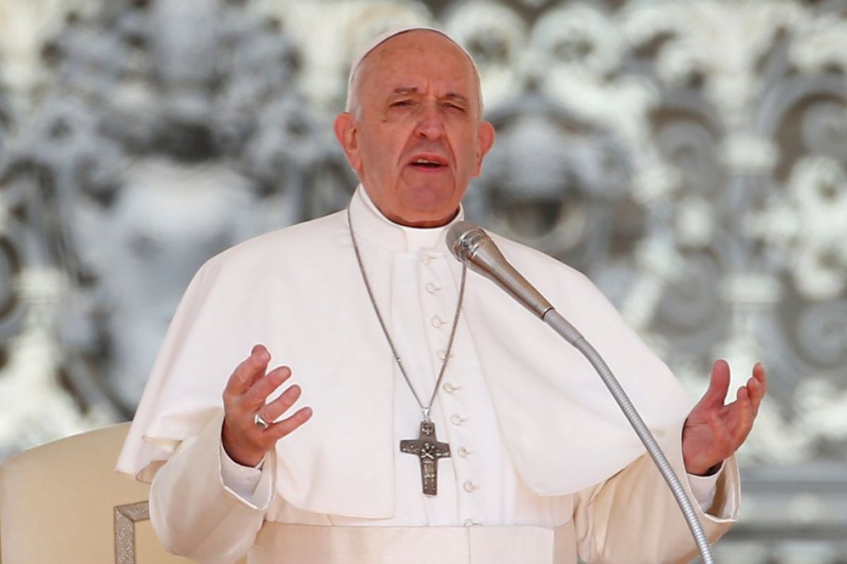 Em uma Itália isolada, Papa Francisco pede a padres que visitem os doentes